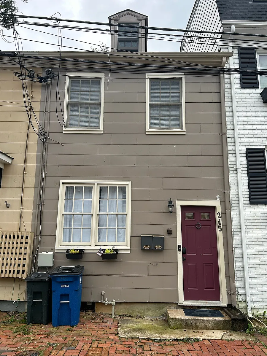 Building Photo - 245 Hanover St #B