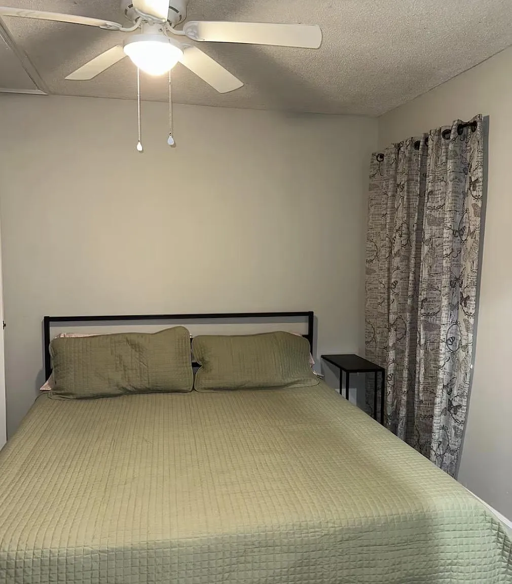 3 bed, 2.0 bath, 1368 sqft, $1,412 — Photo 1