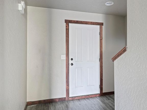5th image of 147 S Blackhawk Ln