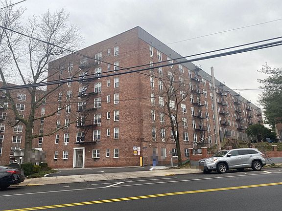 2nd image of 5444 Little Neck Pkwy APT 5E