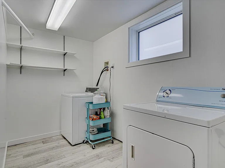 344 Carleton Dr #B — Photo 2
