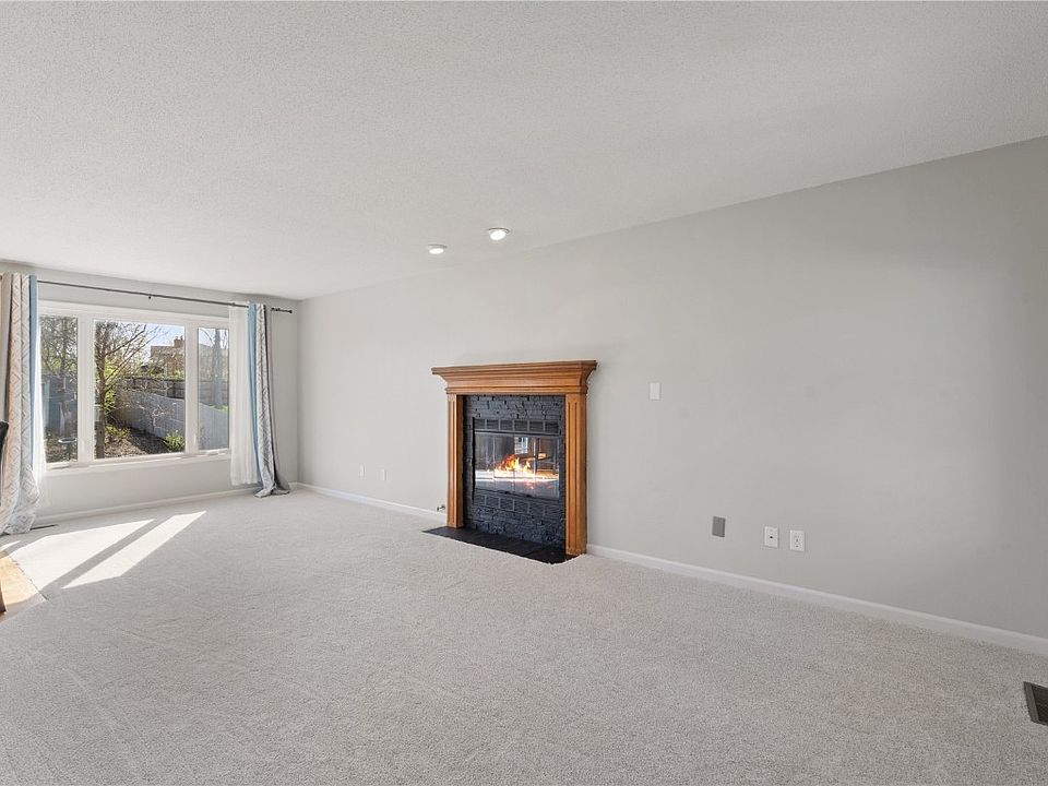 4128 Harwood Dr NE, Cedar Rapids, IA 52411 Zillow