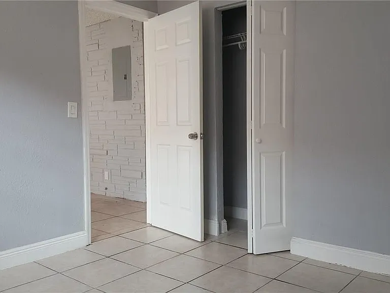 704 NW 4th St #2 — Photo 8