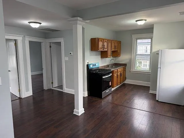 2 bed, 1.0 bath, $2,800 — Photo 3