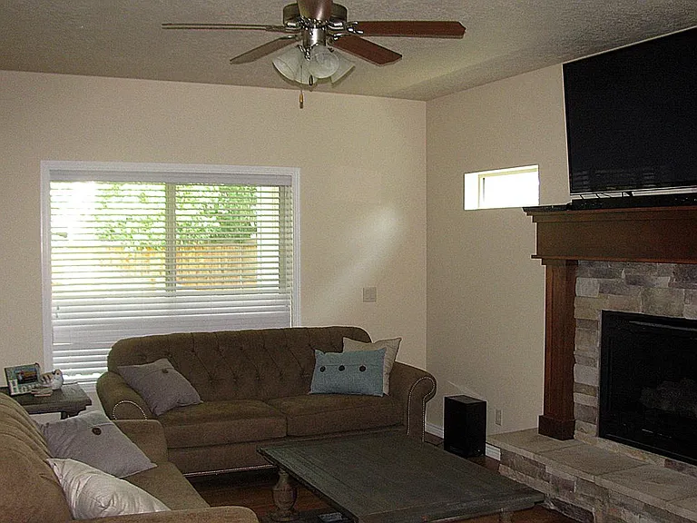 880 W Cagney Dr — Photo 15