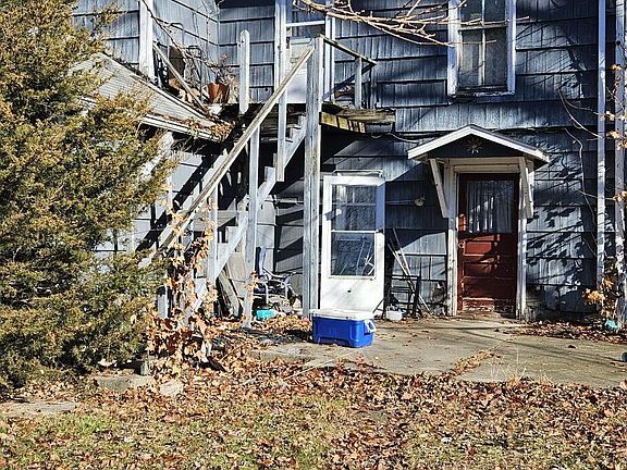 2nd image of 502 S Riverside Dr