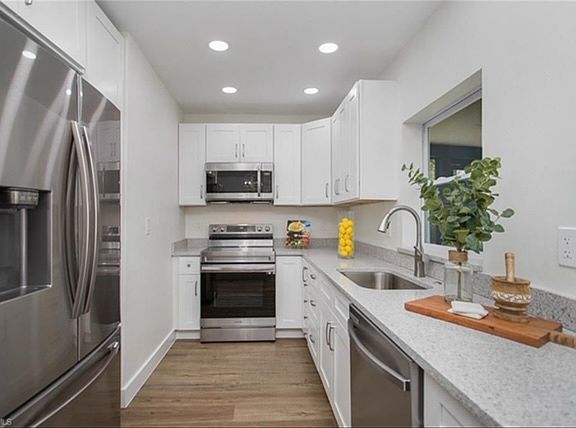 5th image of 4665 Catalina Ln