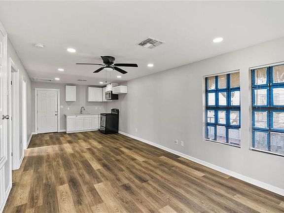 3rd image of 3127 Magnolia St