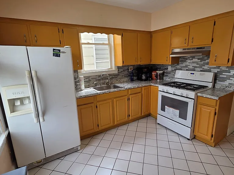 364 Woodlawn Ave #2 — Photo 10
