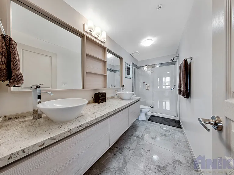 223 Evergreen Sq #212 — Photo 3