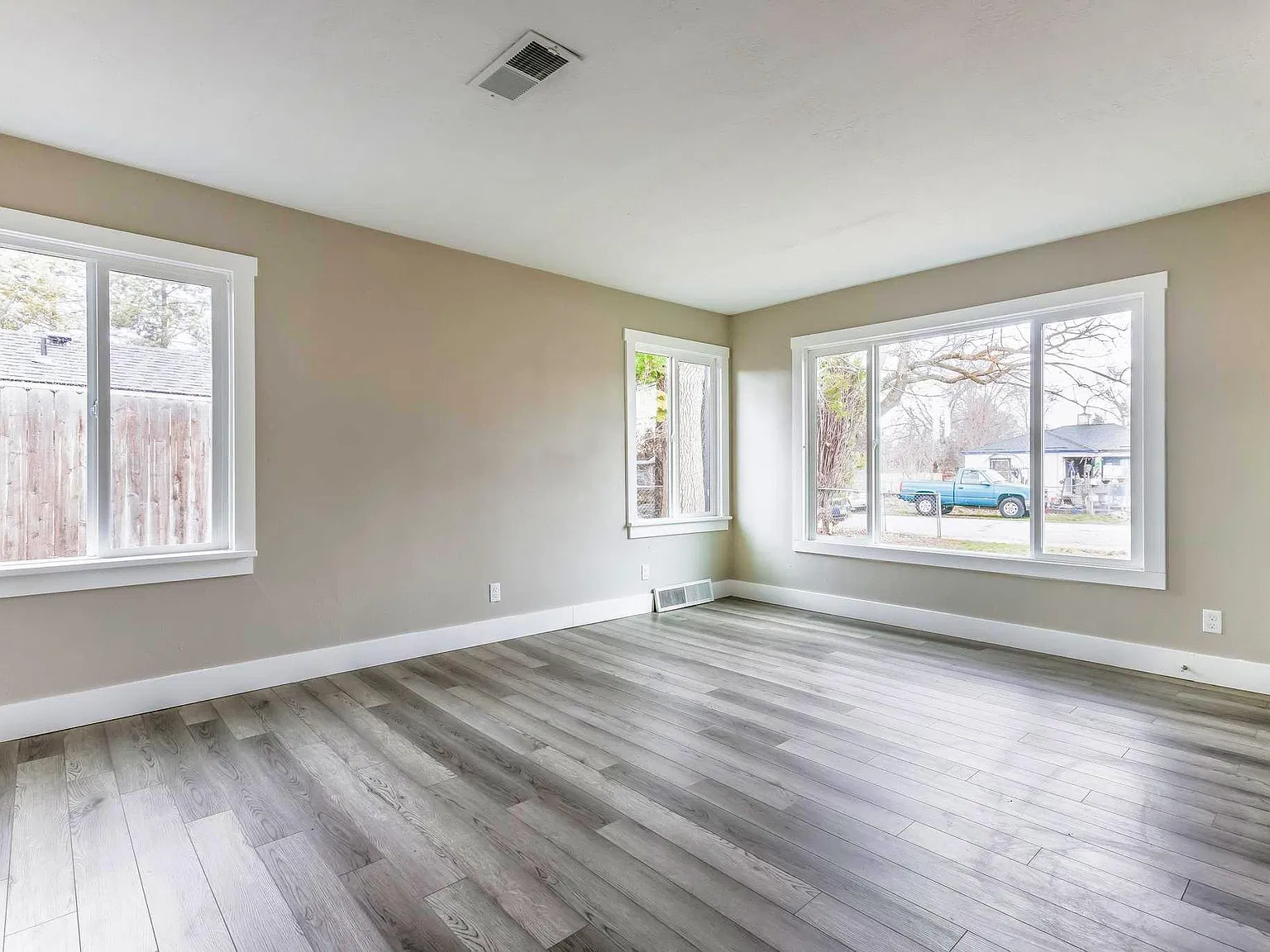 2 bed, 878 sqft, $2,100 — Photo 4