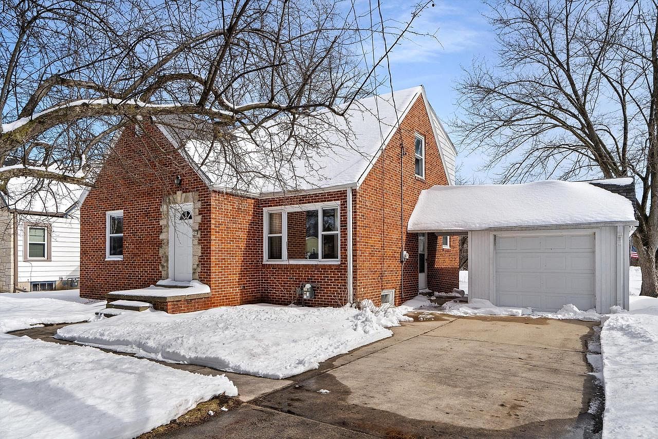 584 South Main ST, Saukville, WI 53080 Zillow