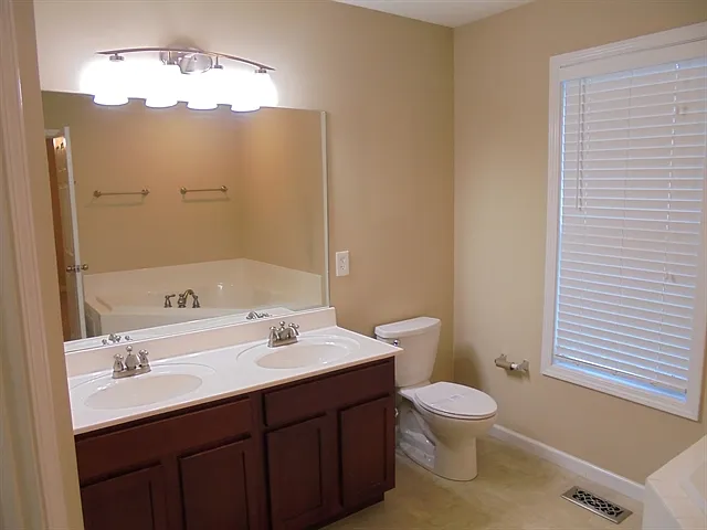 5600 Gateswalk Ln — Photo 12