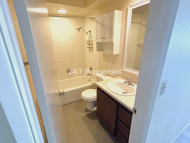 2320 SW Cactus Dr #2 — Photo 7