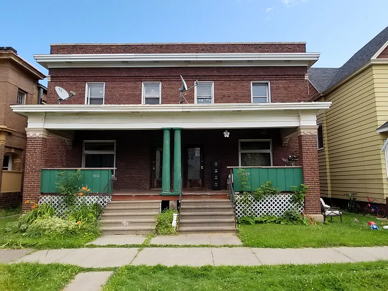 1806 John Ave — Photo 1
