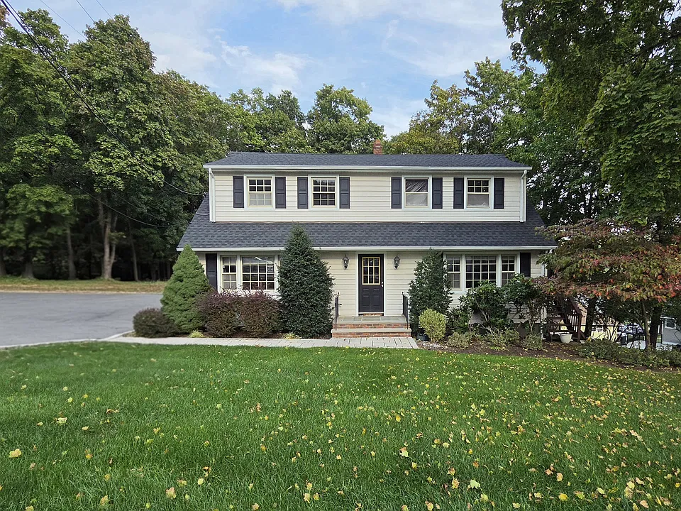 857 Pompton Ave