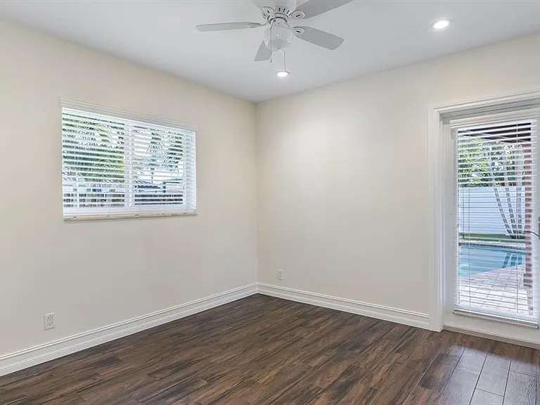 1041 SW 4th St — Photo 21