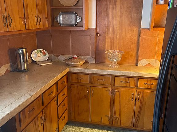 5th image of 215 NE 11th Ave #1
