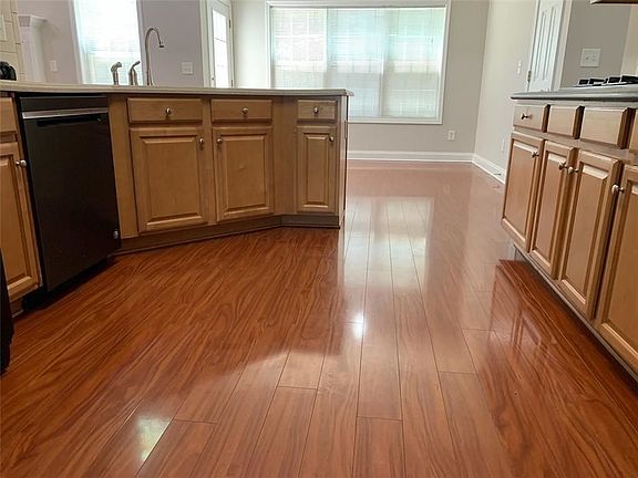 5th image of 626 Stone Hollow Pl