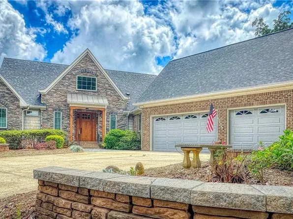 950 Sierra Trace Rd, Denton, NC 27239