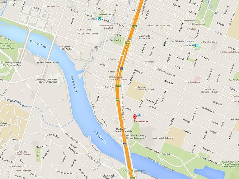 Unbeatable location right next to Lady bird lake, hikeNbike train, Rainey St, East side eateries and coffee shops, Whole foods and more