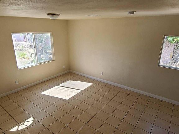 3rd image of 5913 Tampa Ave