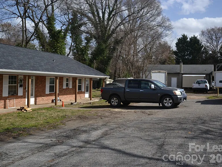 110 N Peterson St — Photo 2