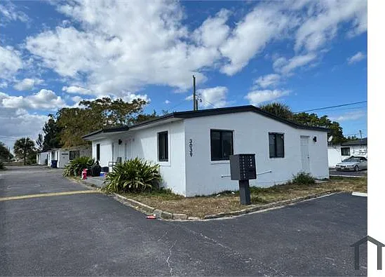 3 bed, 750 sqft, $1,800 — Photo 2