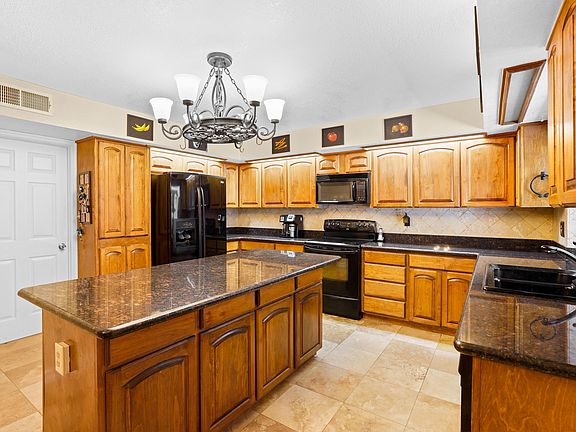 3rd image of 6724 Amposta Dr