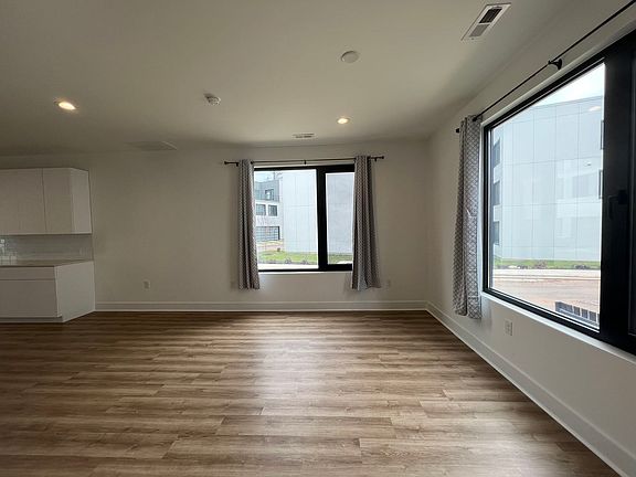 5th image of 1122 Nova St