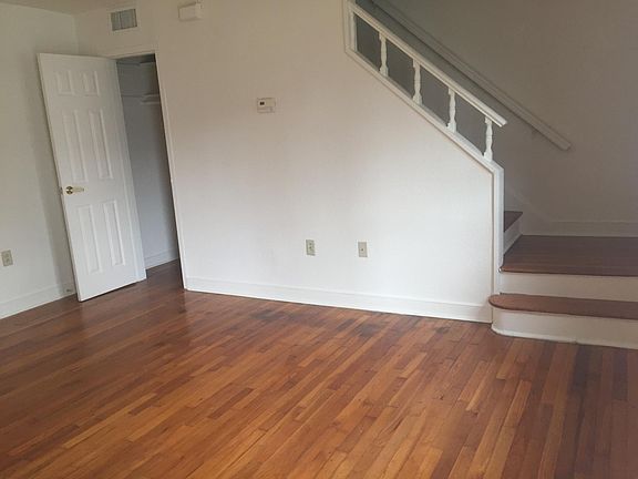 4th image of 7 Sandra Ln