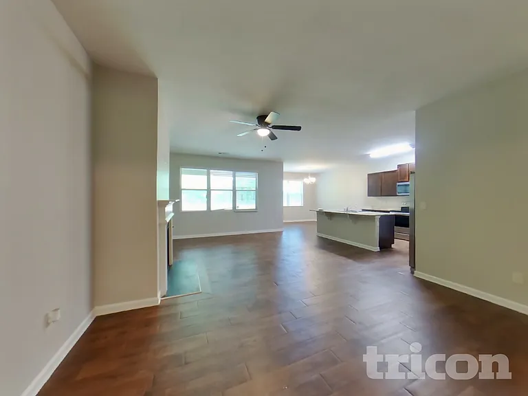 474 Lake Ridge Ln — Photo 2
