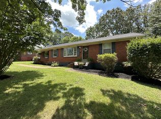 401 S Pawnee Dr, Springfield, TN 37172