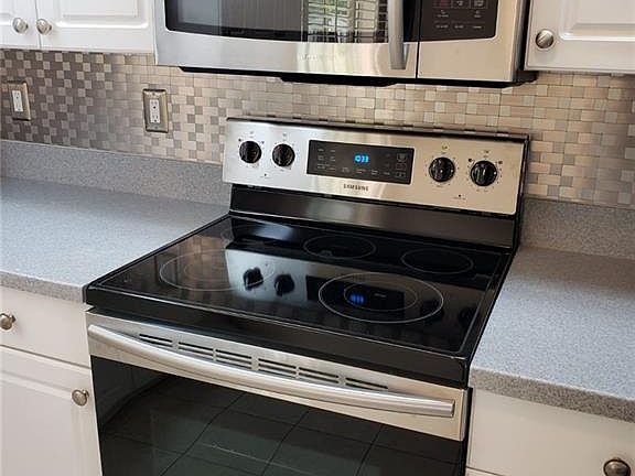 5th image of 2723 NE 7th Pl
