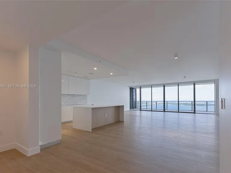 700 NE 24th St #5402 — Photo 8