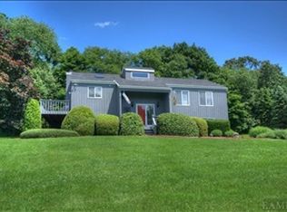 2 Su Garden Rd, Granite Springs, NY 10527