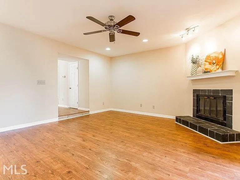 2048 Powers Ferry Trce SE — Photo 13