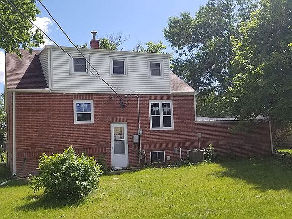 4th image of 415 E 12th St