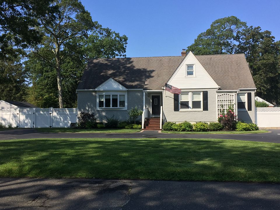 1st image of 18 Matinecock Ave