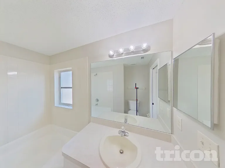 4726 Bloom Dr — Photo 10