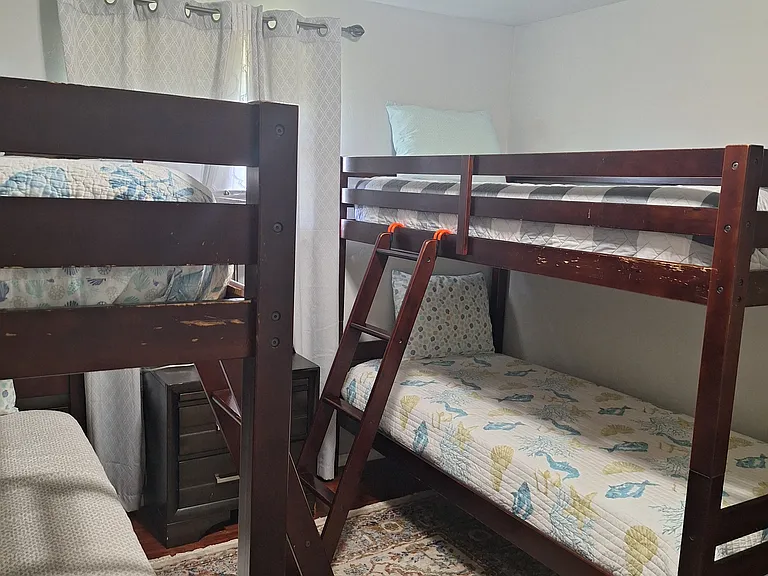 Bedroom #4 with 2 bunk beds