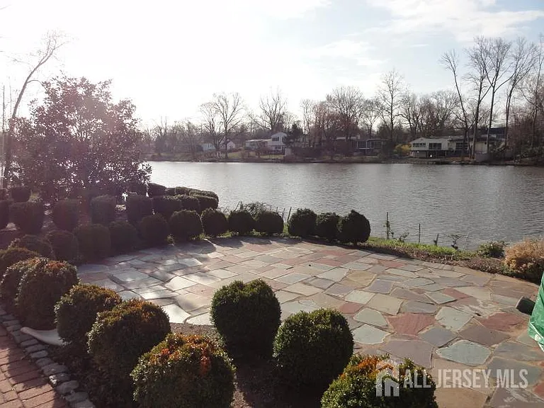 45 Lakeside Dr N #2 — Photo 5