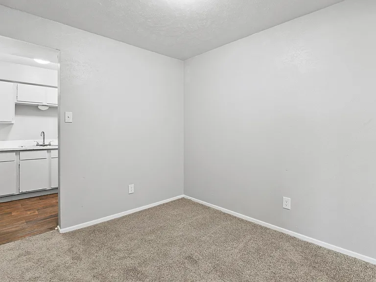 The Summit Apartments — Photo 28