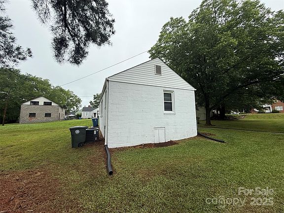 5th image of 317 Heilig Ave