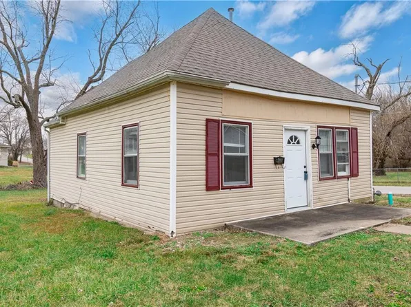 809 W Lexington St, Richmond, MO 64085