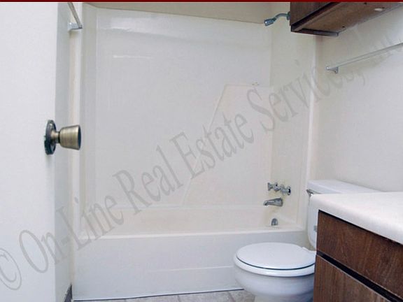 4th image of 501 Boyett St #E
