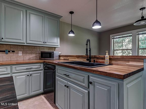 3rd image of 17242 Spring Lake Dr E