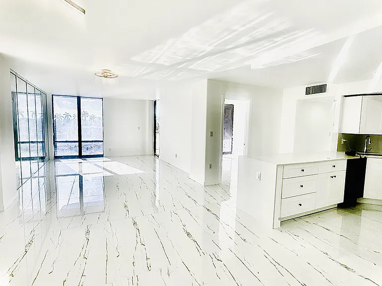 1600 S Ocean Dr #4A — Photo 2