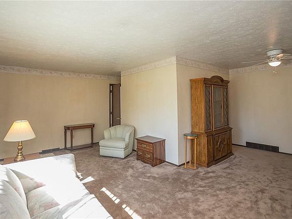5th image of 14939 Carol Dr