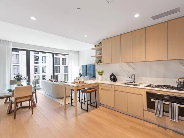 500 W 45th St Unit 610, New York, NY 10036